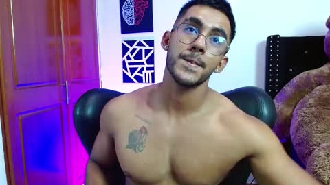 Snapshot of romanpearce_ chatting on February 20, 9:31 pm Roman online show from February 20, 9:31 pm