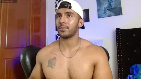 Snapshot of romanpearce_ chatting on September 10, 9:49 pm Roman online show from September 10, 9:49 pm