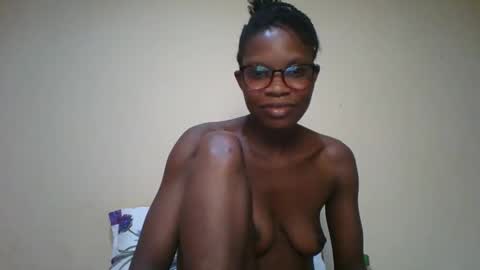 Snapshot of romantic2u4 chatting on October 2, 4:44 am Emma online show from October 2, 4:44 am