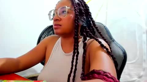 Is A Belle online show from December 3, 9:48 pm