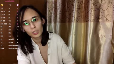 Snapshot of ronihysell chatting on October 20, 2:22 pm Kira online show from October 20, 2:22 pm