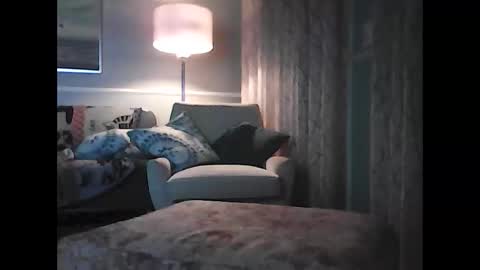 ronvlv online show from March 31, 1:39 am