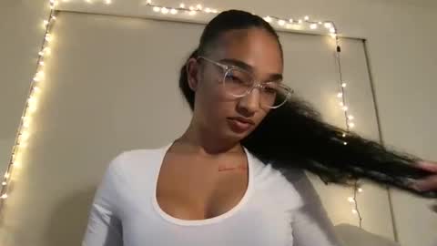 Snapshot of rosalinatoosexy chatting on October 15, 5:00 am Rosalina online show from October 15, 5:00 am