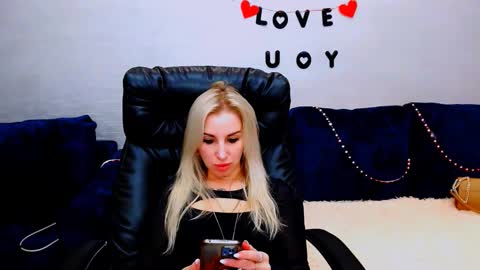 Snapshot of rose__shine chatting on October 4, 11:52 am rose shine online show from October 4, 11:52 am