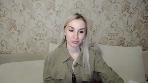Snapshot of rose__shine chatting on February 6, 1:32 pm rose shine online show from February 6, 1:32 pm