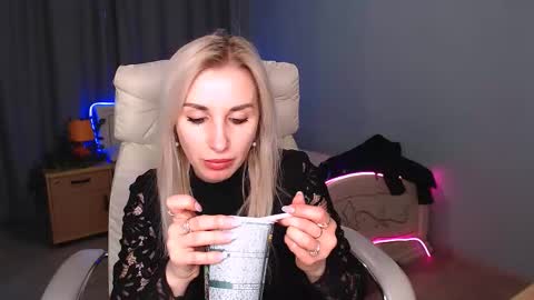 Snapshot of rose__shine chatting on February 2, 10:46 am rose shine online show from February 2, 10:46 am