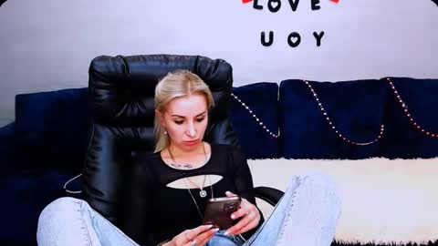 Snapshot of rose__shine chatting on October 8, 2:01 pm rose shine online show from October 8, 2:01 pm