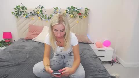 Snapshot of rose__shine chatting on September 22, 10:41 am rose shine online show from September 22, 10:41 am