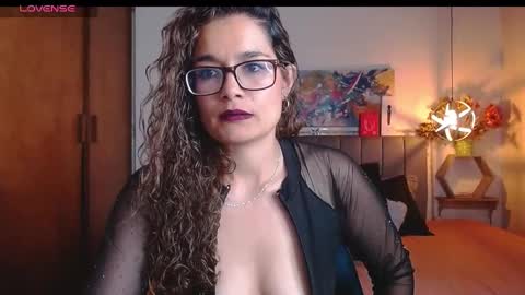 Snapshot of rose_thompson1 chatting on September 29, 4:28 pm Rose online show from September 29, 4:28 pm