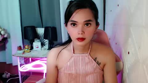Snapshot of rosella_xx chatting on October 6, 7:59 am TONETH online show from October 6, 7:59 am