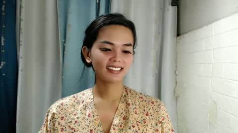 Snapshot of rosella_xx chatting on January 25, 12:37 pm TONETH online show from January 25, 12:37 pm