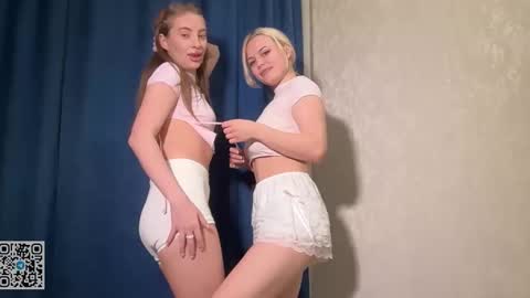 Sophie and Sarah online show from January 16, 4:38 pm