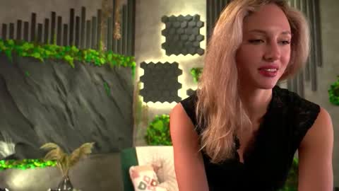 Snapshot of roselyn_rose chatting on September 25, 4:14 pm Roselyn online show from September 25, 4:14 pm