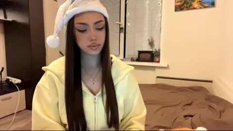 Mimi online show from November 23, 1:53 pm