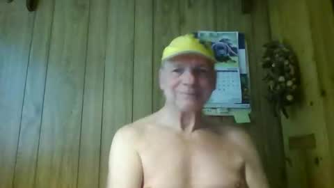 roses2u1958 online show from April 25, 7:32 am