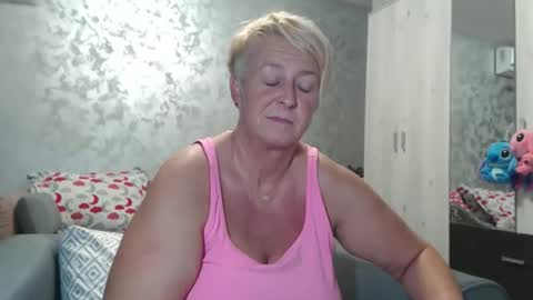 Lovepinklilly online show from September 21, 6:01 pm