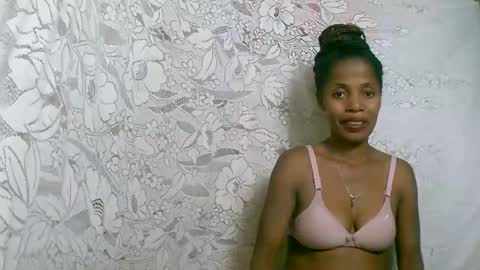 Snapshot of rosiahot1 chatting on October 17, 7:34 am rosia online show from October 17, 7:34 am