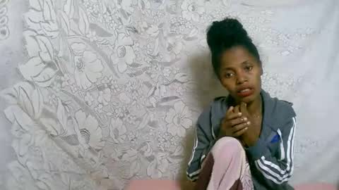 Snapshot of rosiahot1 chatting on September 23, 3:22 am rosia online show from September 23, 3:22 am