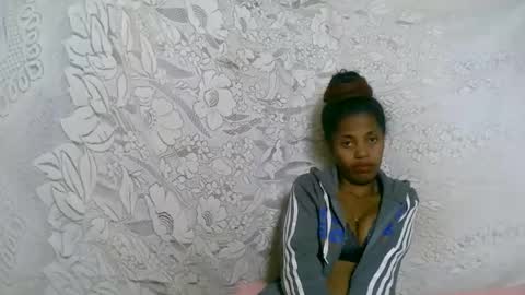 Snapshot of rosiahot1 chatting on September 24, 3:24 am rosia online show from September 24, 3:24 am