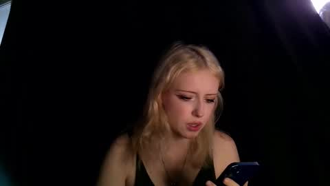 rosy_petal online show from October 13, 1:24 pm