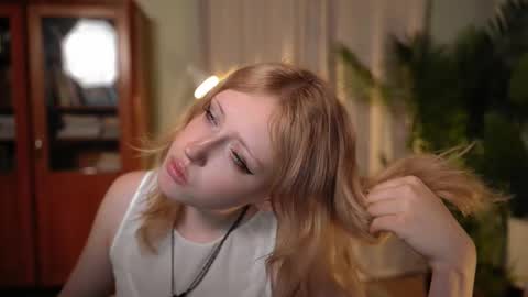 rosy_petal online show from September 10, 9:49 pm