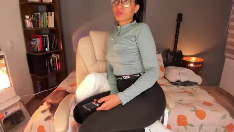 Rouss marie henao  online show from September 25, 9:27 am