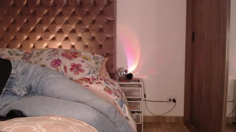 Rouss marie henao  online show from April 5, 1:35 am