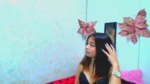 Snapshot of rousse_violet chatting on February 3, 7:31 pm rousse_violet online show from February 3, 7:31 pm