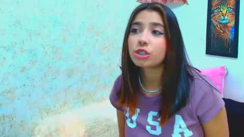 Snapshot of rousse_violet chatting on January 25, 8:31 pm rousse_violet online show from January 25, 8:31 pm