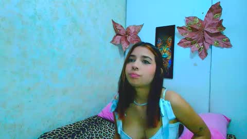 Snapshot of rousse_violet chatting on February 7, 8:20 pm rousse_violet online show from February 7, 8:20 pm