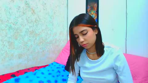 Snapshot of rousse_violet chatting on March 10, 11:38 pm rousse_violet online show from March 10, 11:38 pm