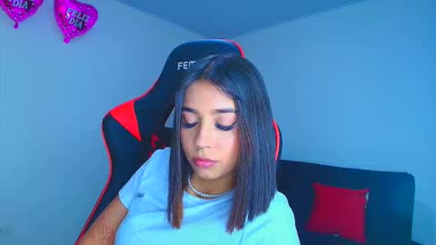 Snapshot of rousse_violet chatting on October 17, 10:14 pm rousse_violet online show from October 17, 10:14 pm