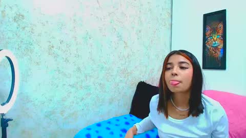 Snapshot of rousse_violet chatting on March 10, 8:34 pm rousse_violet online show from March 10, 8:34 pm