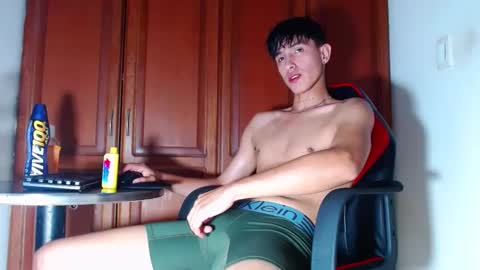 Snapshot of rowanboy23 chatting on September 20, 4:04 am rowanboy23 online show from September 20, 4:04 am