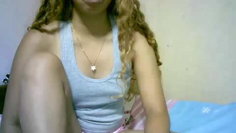 roxanne_98 online show from December 19, 1:23 am