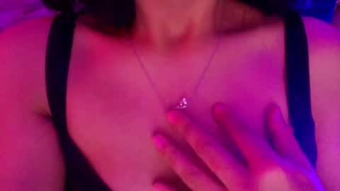 roxanne_han online show from February 24, 12:30 pm