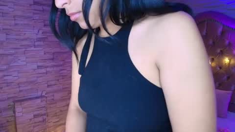 roxanne_han online show from September 26, 11:51 am