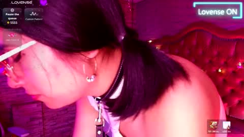 roxanne_han online show from March 6, 12:37 pm