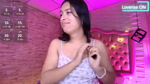 roxanne_han online show from November 11, 12:07 pm