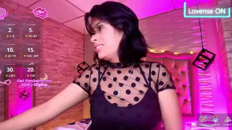 roxanne_han online show from November 23, 12:14 pm