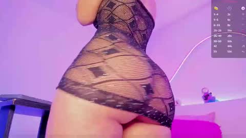 Snapshot of roxannegomez_ chatting on February 12, 11:18 am Roxanne Gomez online show from February 12, 11:18 am