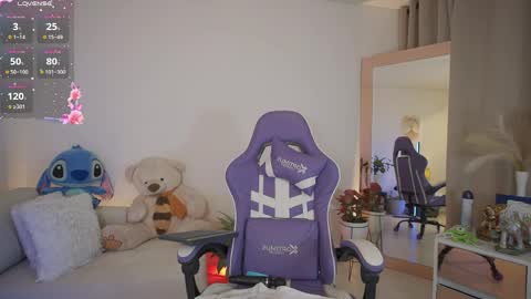  R O X I E  online show from April 13, 2:49 am