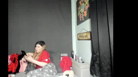 roxihazeleyes online show from February 6, 6:17 am