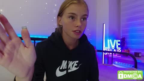 Snapshot of roxxxie_reid chatting on September 13, 9:50 pm Roxieex ABBY online show from September 13, 9:50 pm