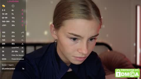 Snapshot of roxxxie_reid chatting on October 18, 8:35 pm Roxieex ABBY online show from October 18, 8:35 pm