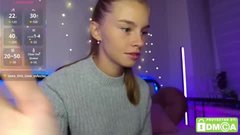 Snapshot of roxxxie_reid chatting on September 18, 9:41 pm Roxieex ABBY online show from September 18, 9:41 pm