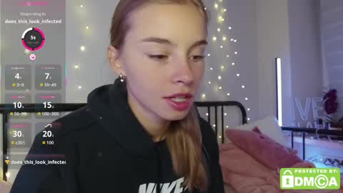 Snapshot of roxxxie_reid chatting on September 23, 8:59 pm Roxieex ABBY online show from September 23, 8:59 pm