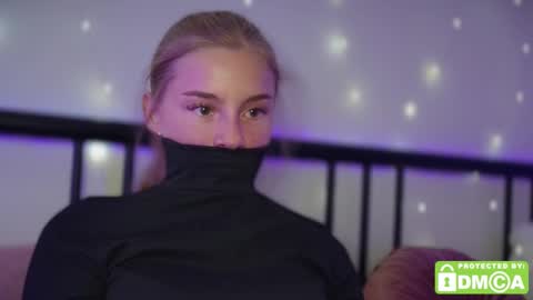 Snapshot of roxxxie_reid chatting on October 15, 9:15 pm Roxieex ABBY online show from October 15, 9:15 pm