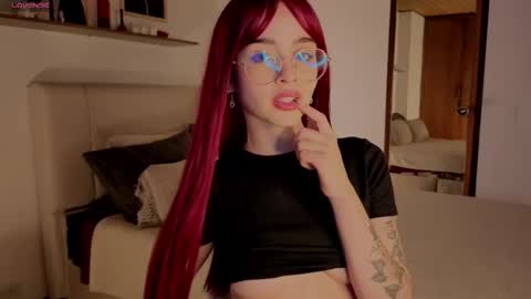 Snapshot of roxxy_mora chatting on October 20, 10:15 pm Roxxy online show from October 20, 10:15 pm