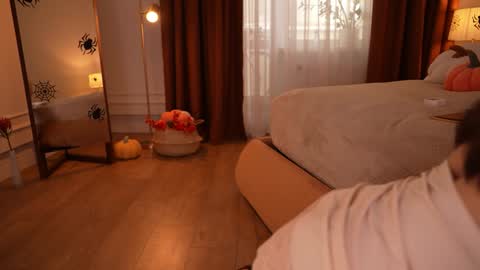 Snapshot of roxy_blue_eyed_ chatting on October 17, 11:25 am Im Roxy ntmu online show from October 17, 11:25 am